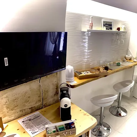 ゲストハウス Le Dimore Airport Luxury Con Jacuzzi 3*