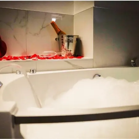 Le Dimore Airport Luxury Con Jacuzzi Pensionat 3*